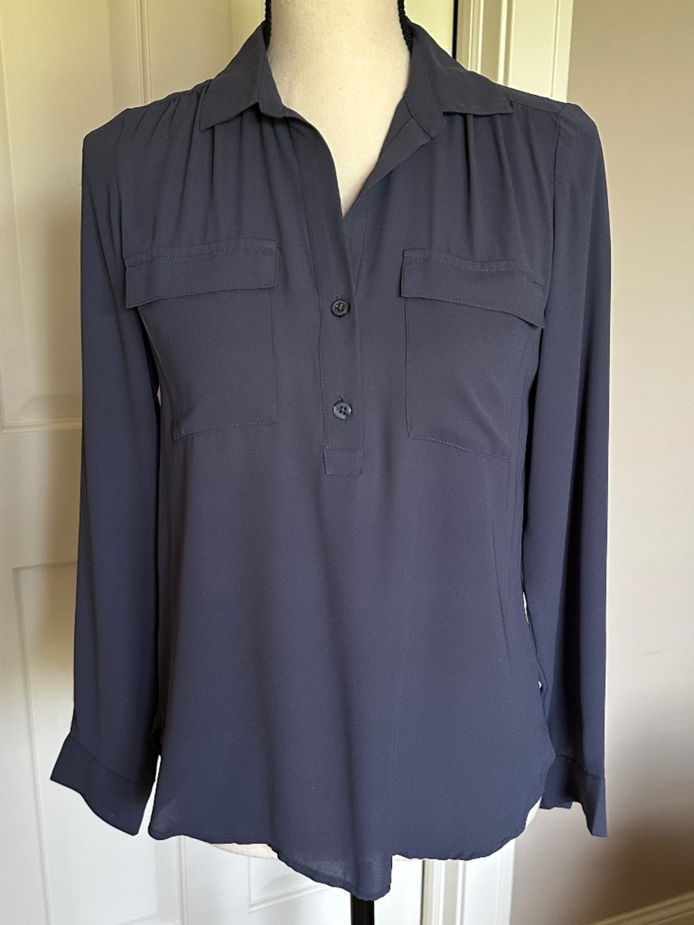 Ann Taylor Petite Work Office No Iron Top Gray XSP Excellent Used Condition